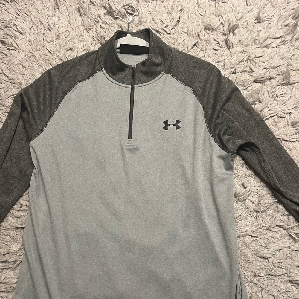 Under armor gray loose half zip men’s heatgear